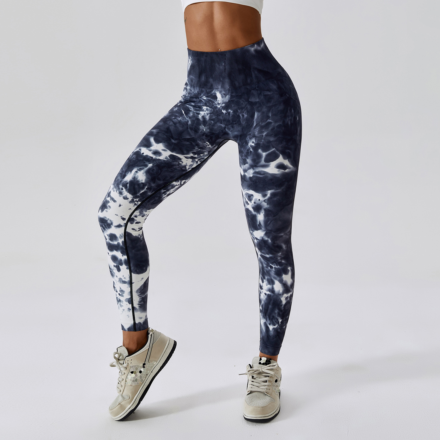 Nahtlose, manuell gefärbte Sport-Leggings