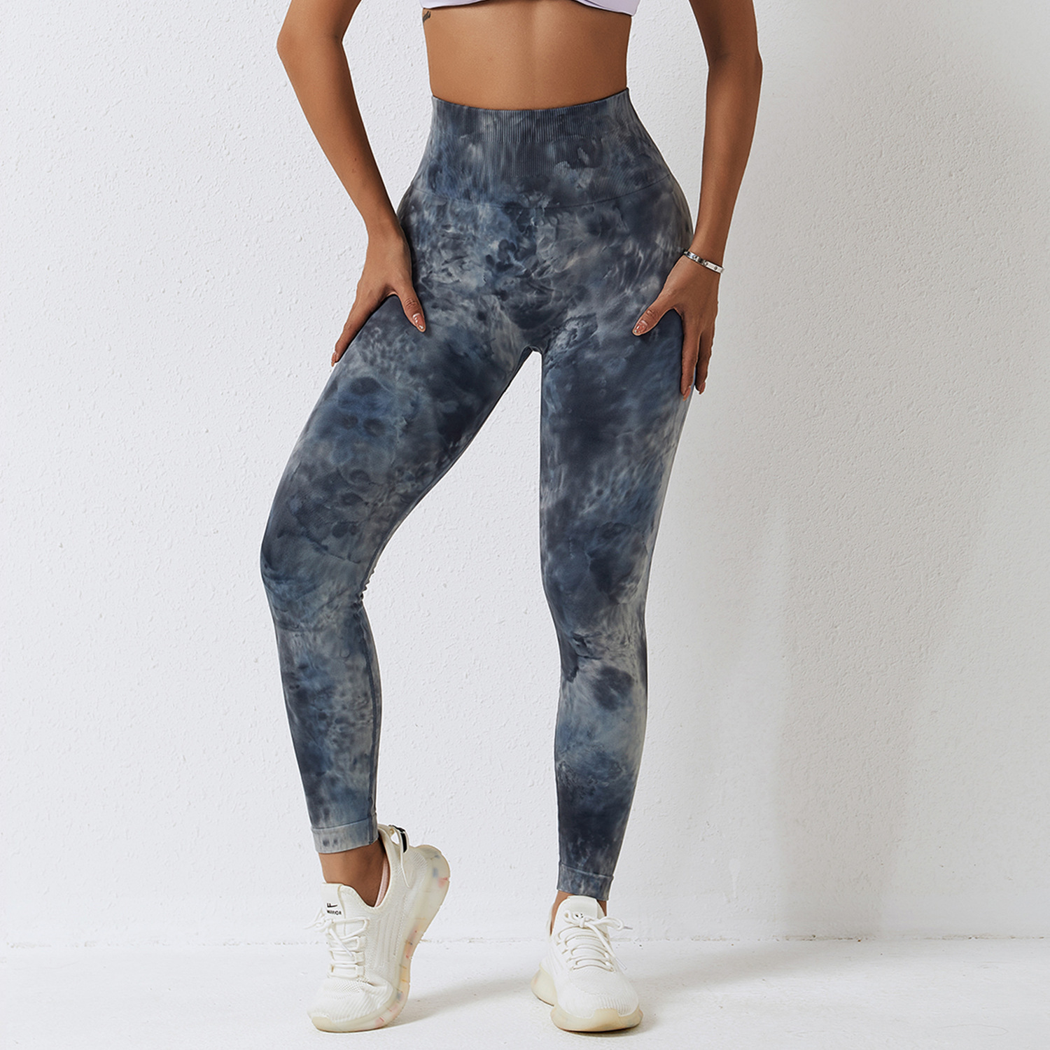 Nahtlose, manuell gefärbte Sport-Leggings