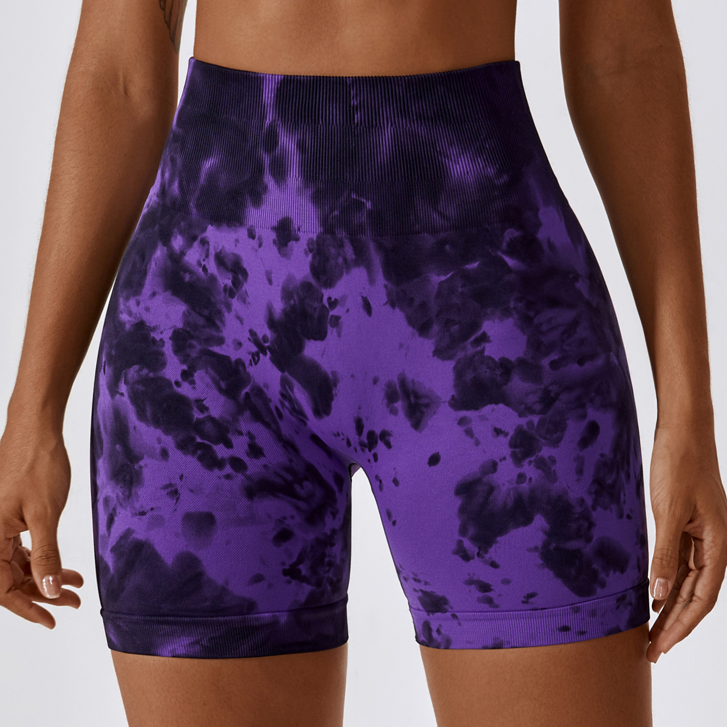 Nahtlose Scrunch Soft Active Shorts mit Batikmuster