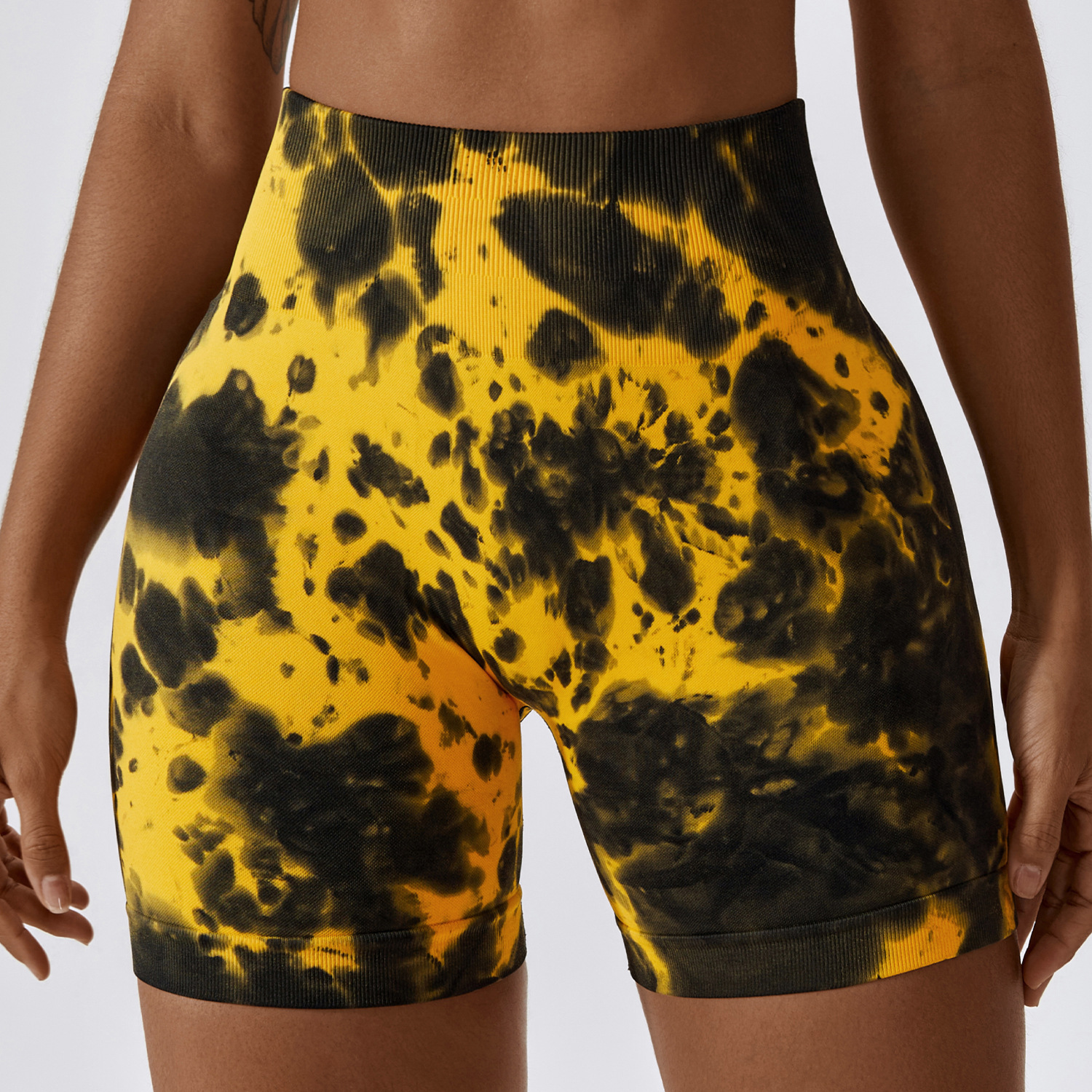 Nahtlose Scrunch Soft Active Shorts mit Batikmuster