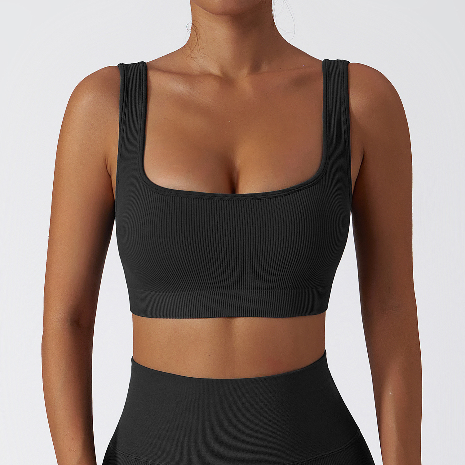 Nahtloser, gerippter Trainings-BH mit herausnehmbaren Körbchen